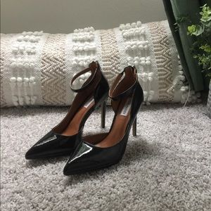 Steve Madden black patent pointed heels size 9